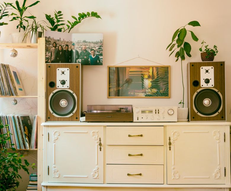 Скрытый монтаж акустики: как встроить колонки в архитектуру без потери качества звука?