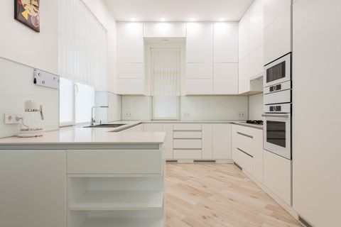 Почему белая кухня стала стандартом премиального ремонта в Москве в 2024-2025 годах?