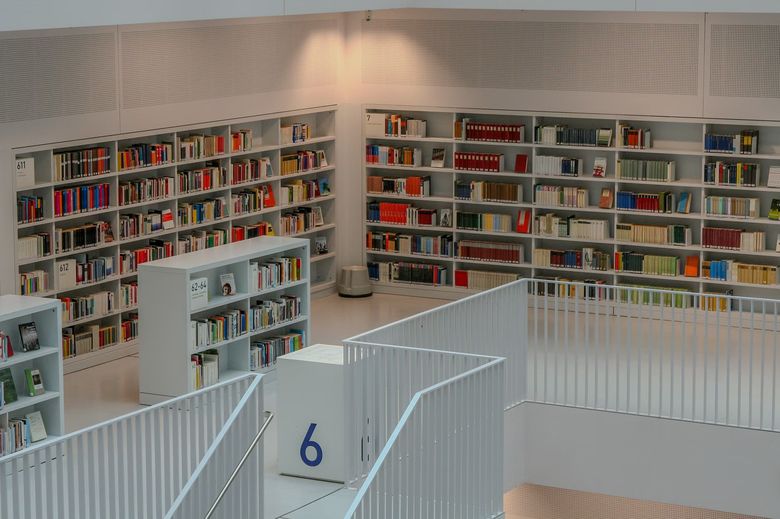 Нужно ли усиливать пол и стены под стеллажи с книгами?