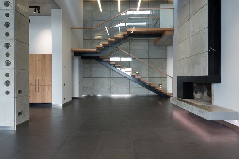 Технология бесшовной укладки: подготовка основания и клеевой слой