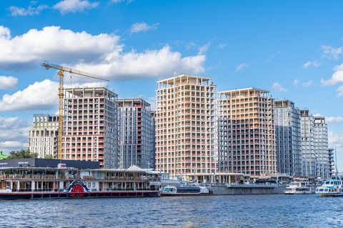 Какие нормативы определяют выбор септика для участка в КП «Стольное»?