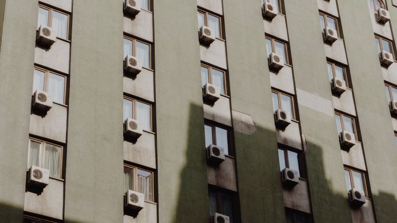 Трассы хладагента: как проложить и не разрушить интерьер
