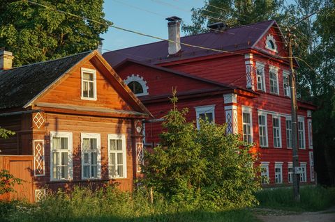 Какие нормы регулируют строительство гостевого дома и бани на участке в 2025-2026