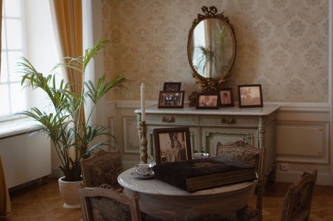 Почему антикварная мебель в современном интерьере - это сложно?